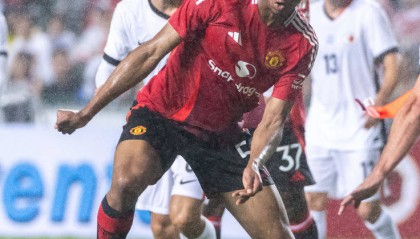 截胡！曼联5000万镑砸向“小萨拉赫”，利物浦这次真慌了！