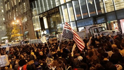 全美50州揭竿而起，要求特朗普立刻下台，中国这一招美国招架不住