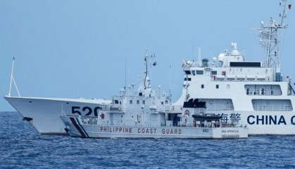 就在刚刚，南海突然一声巨响！菲不仅闯入黄岩岛，还想装惨炒作