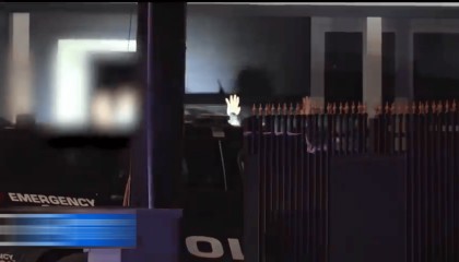 网络热梗悲剧：美国熊孩子因“按铃跑”恶作剧被枪杀