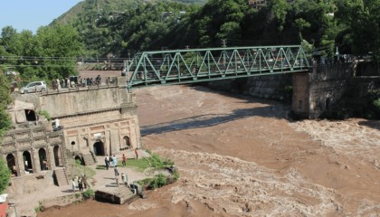 不准关闭大坝，巴铁通电王毅外长，中方果断递出18个字，态度坚定