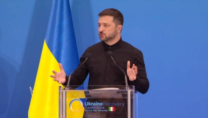 泽连斯基：暂不举行俄乌谈判，考虑将乌防长调任驻美大使