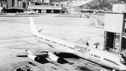 1944年,美国飞行员克尔弃机跳伞,鬼子在地面张开大网搜捕