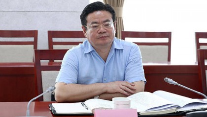 张效廉被决定逮捕，曾任哈尔滨市市长，上月被通报“官迷心窍，结交政治骗子”