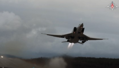 俄国防部公布视频：俄军图-22M3轰炸机在波罗的海中立水域上空执行例行飞行任务