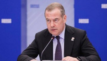 梅德韦杰夫警告欧洲：将追究任何试图没收俄资产的国家，“直至本世纪末”