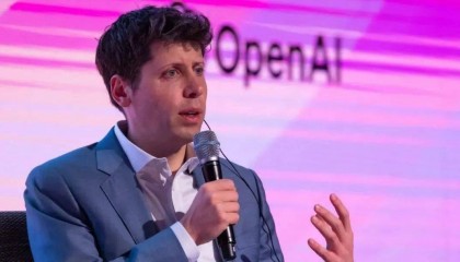 奥特曼重新加入 OpenAI 董事会;比特币突破 7 万美元大关;苹果中文官网出现 Vision Pro|极客早知道