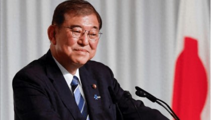 中国一系列武器曝光后，石破茂准备暂缓访美，改提访华极重要