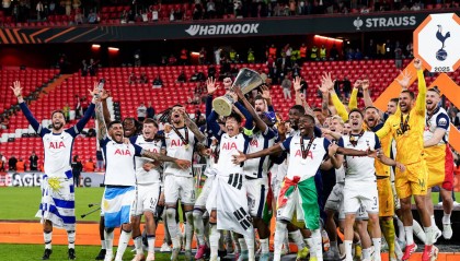 亚洲之光！孙兴慜以队长身份捧起欧战奖杯 韩国历史第一人