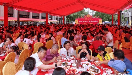 广州“土豪村”卖“龙船饭”，80元/位，菜单曝光！网友热议