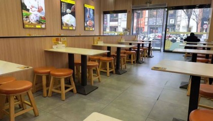 杨铭宇黄焖鸡“塌房”后：多位同类店家称生意深受影响