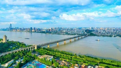 今天是她68岁生日，武汉人：不准退休！