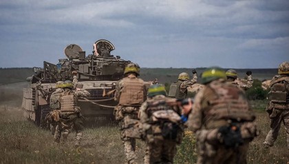 战局突变！俄军进攻乌克兰中部，昔日盟友突然倒戈，泽连斯基何去何从？