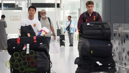 国足教练组提醒球员注意动作尺度 阿联酋裁判将执法中沙战