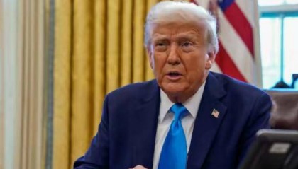 准备登机离国，78岁特朗普上任首访，中方火速致电，对美称呼已变