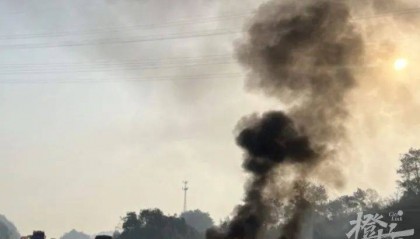 清明高速惊险一幕！女司机被困头发烧焦，杭州男子用手肘猛砸车窗……