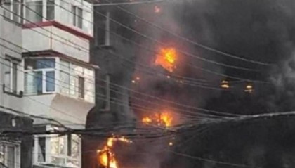 哈尔滨居民楼起火致2死4伤,商户:睡眠中被烟呛醒迅速往外跑,有人从后窗逃生