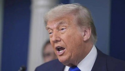 特朗普称已批准向乌克兰运送更多武器，对普京“很不满意”