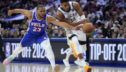 利拉德30+9恩比德缺战 字母哥25+14雄鹿轻取76人