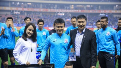 35岁上海申花老将曹赟定宣布退役：十四载坚守梦未圆