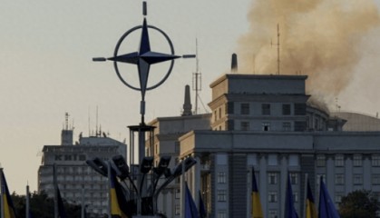 泽连斯基非去莫斯科一趟不可？普京发冲突预告，微妙时刻，基辅政府大楼遭袭，不简单