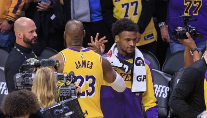 詹姆斯父子首次回应交易传言！布朗尼透露老爹私下这样说