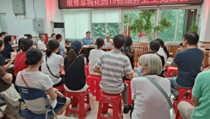 “家里像蒸笼一样，桌上都是油”，广州一小区低层有多家餐厅营业，油烟呛人居民不敢开窗，最新回应