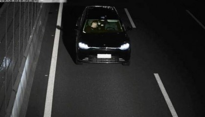 使用“智驾神器”自己坐副驾睡觉 判危险驾驶罪！