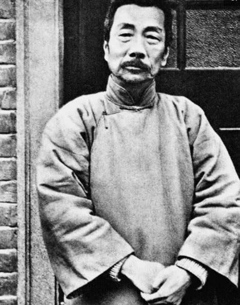 鲁迅先生当时的月工资是350块大洋！换成现在的人民币有多少钱？
