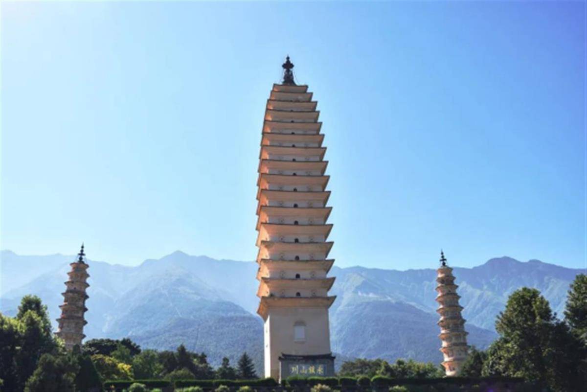 无人机穿越大理崇圣寺千年古塔时“炸机”，事件还在调查中，各方回应